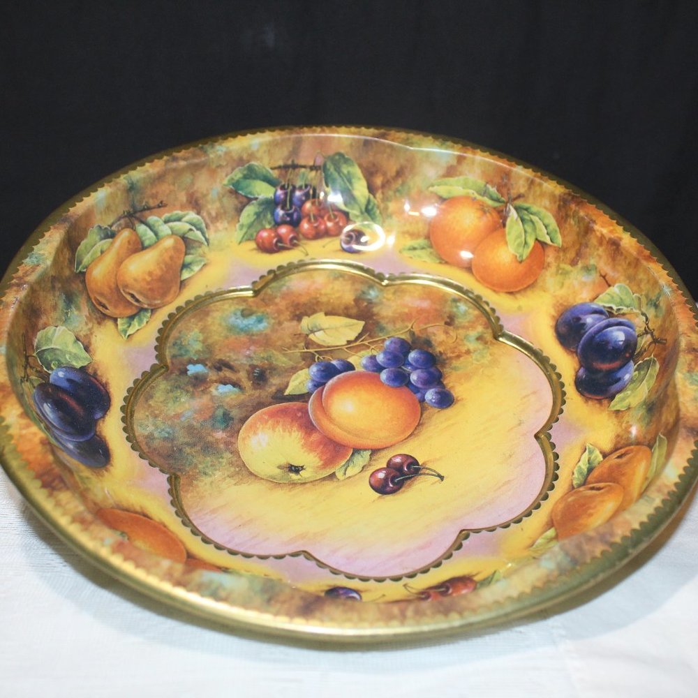 Vintage Daher tin bowl with fruits